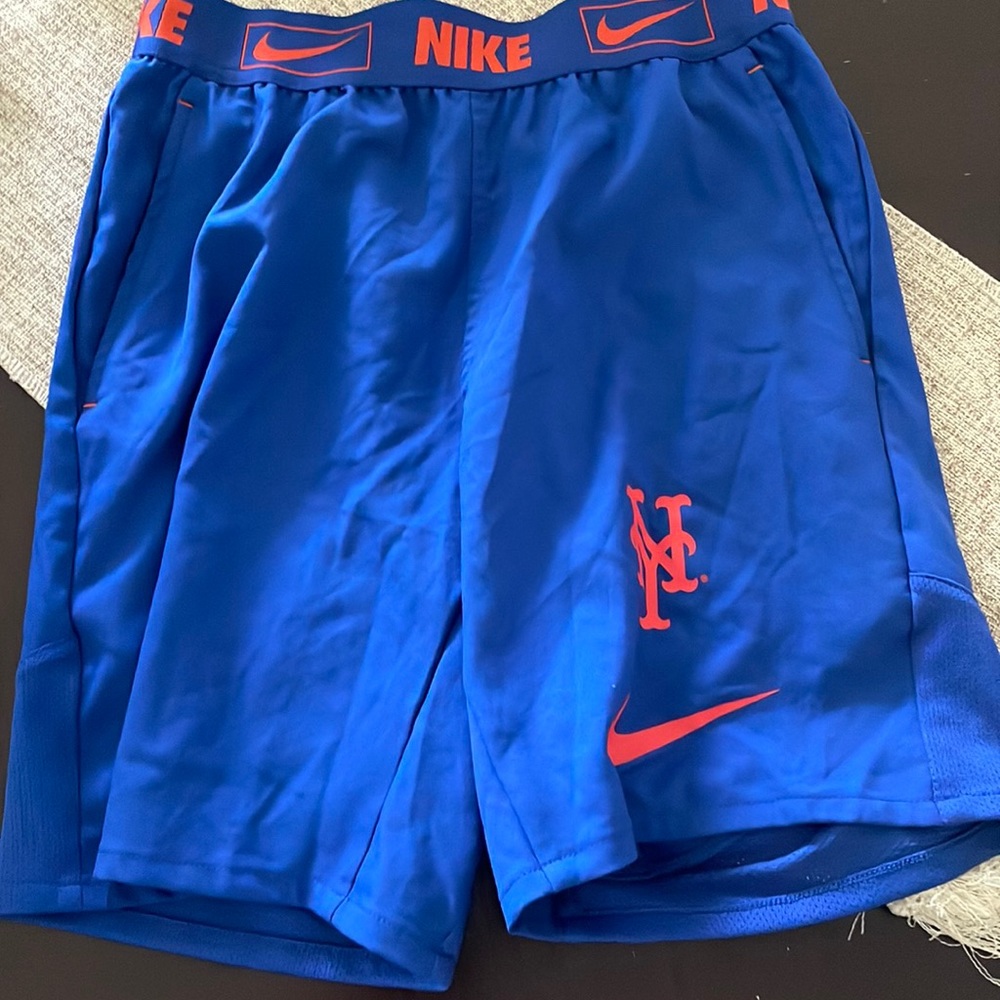 Boys Nike New York Mets shorts, size medium
